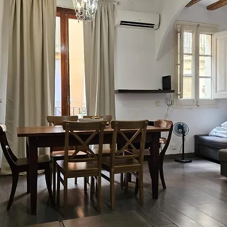 Apartment Romantic In The Center Of Barcelona